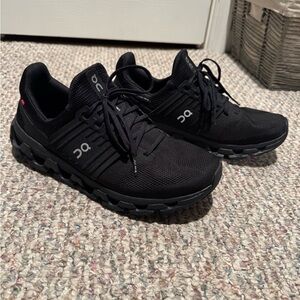 On Clouds men’s black sneakers - NEW!